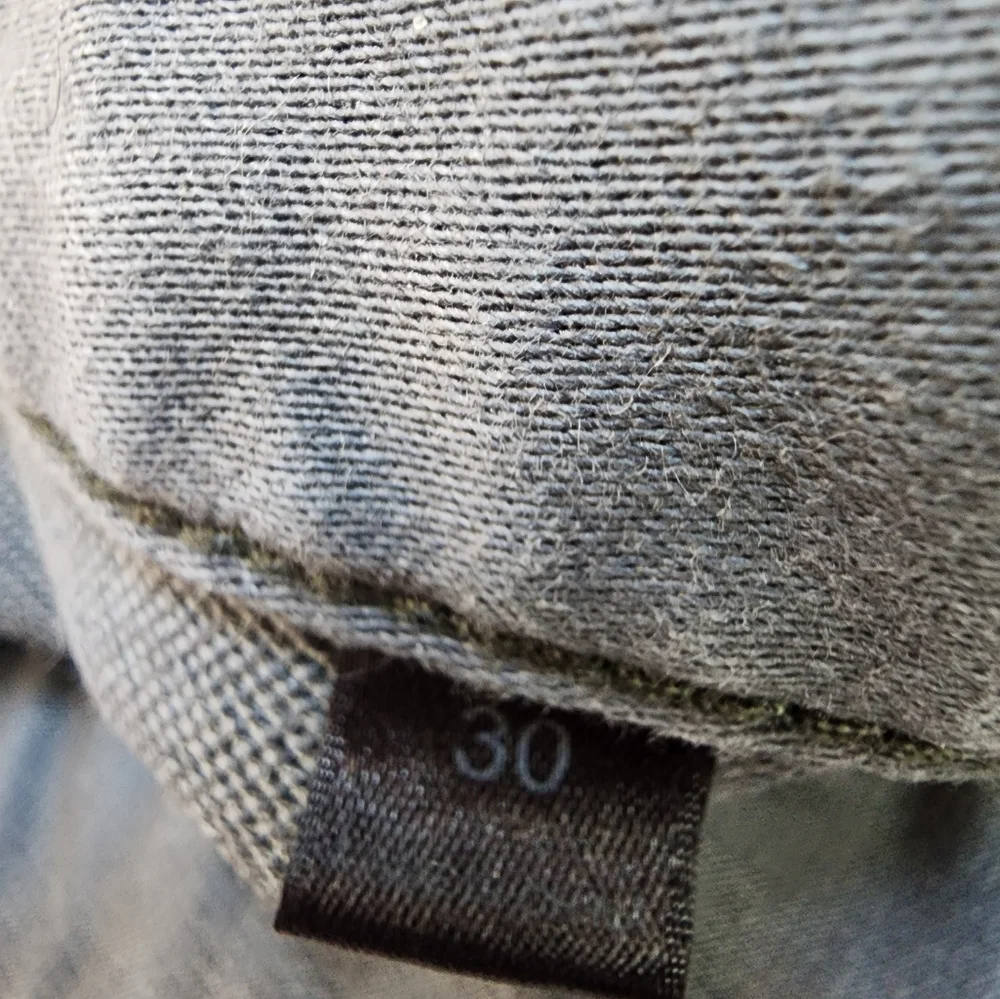John Varvatos Bowery Straight Fit Jeans in Shark Size 30